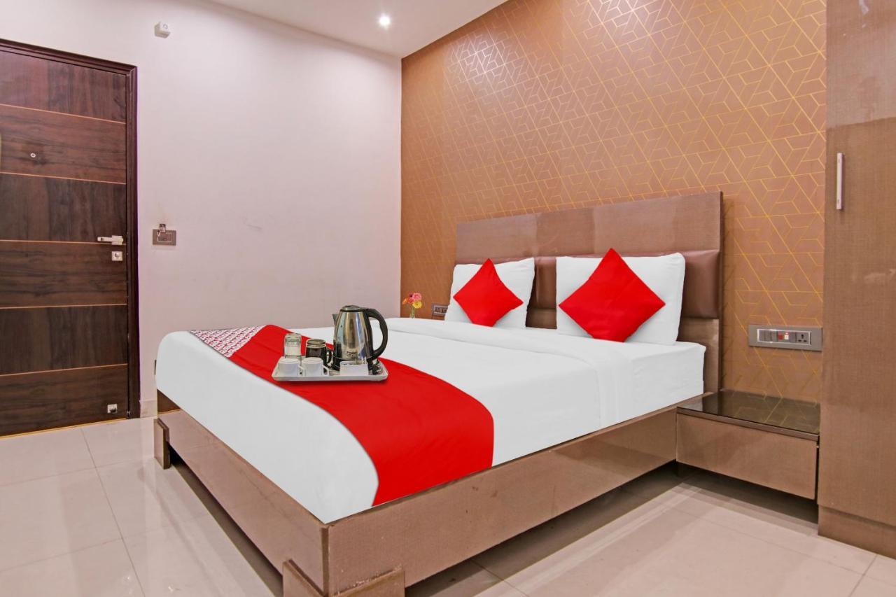 Hotel 19 West Yeni Delhi Dış mekan fotoğraf