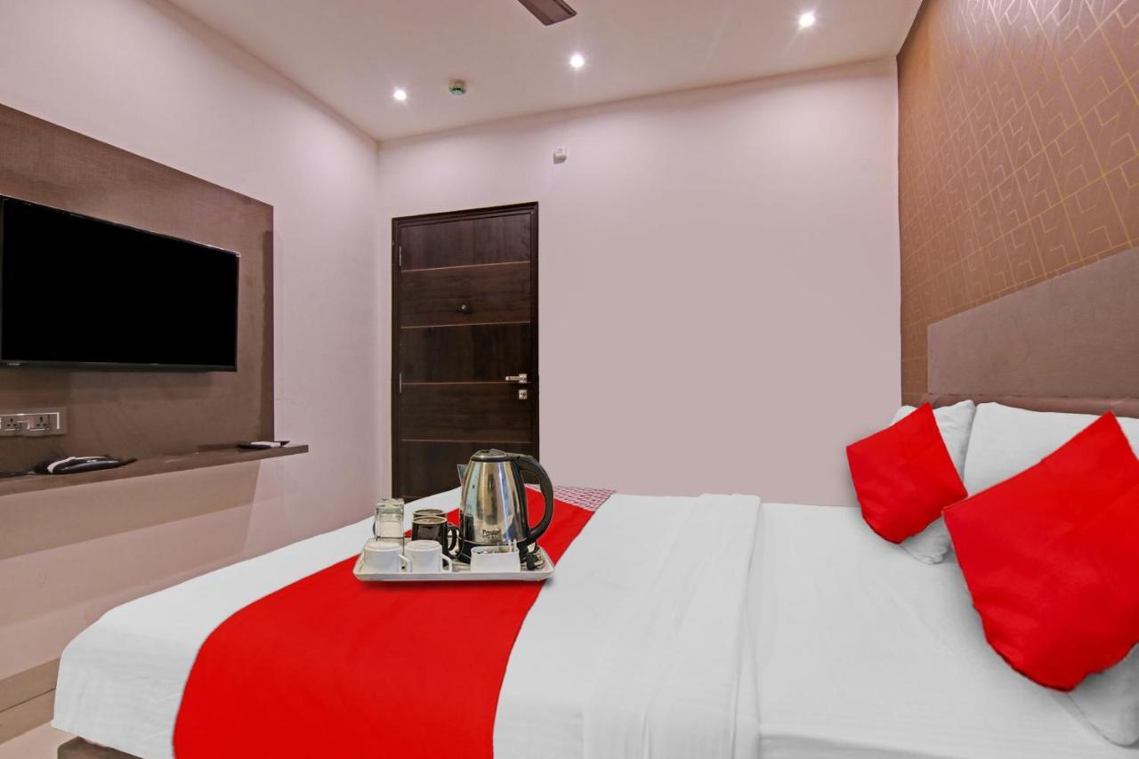 Hotel 19 West Yeni Delhi Dış mekan fotoğraf