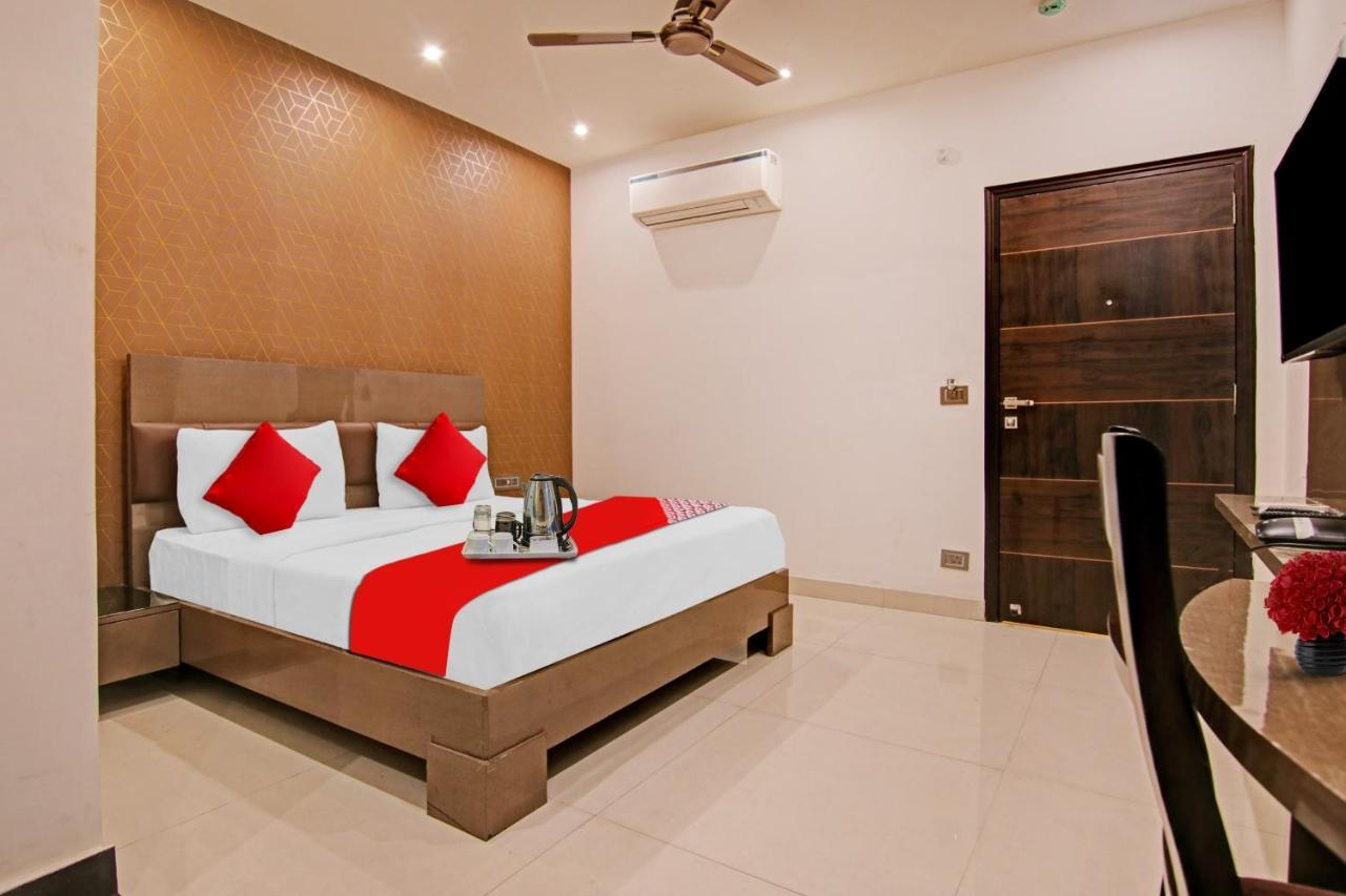 Hotel 19 West Yeni Delhi Dış mekan fotoğraf