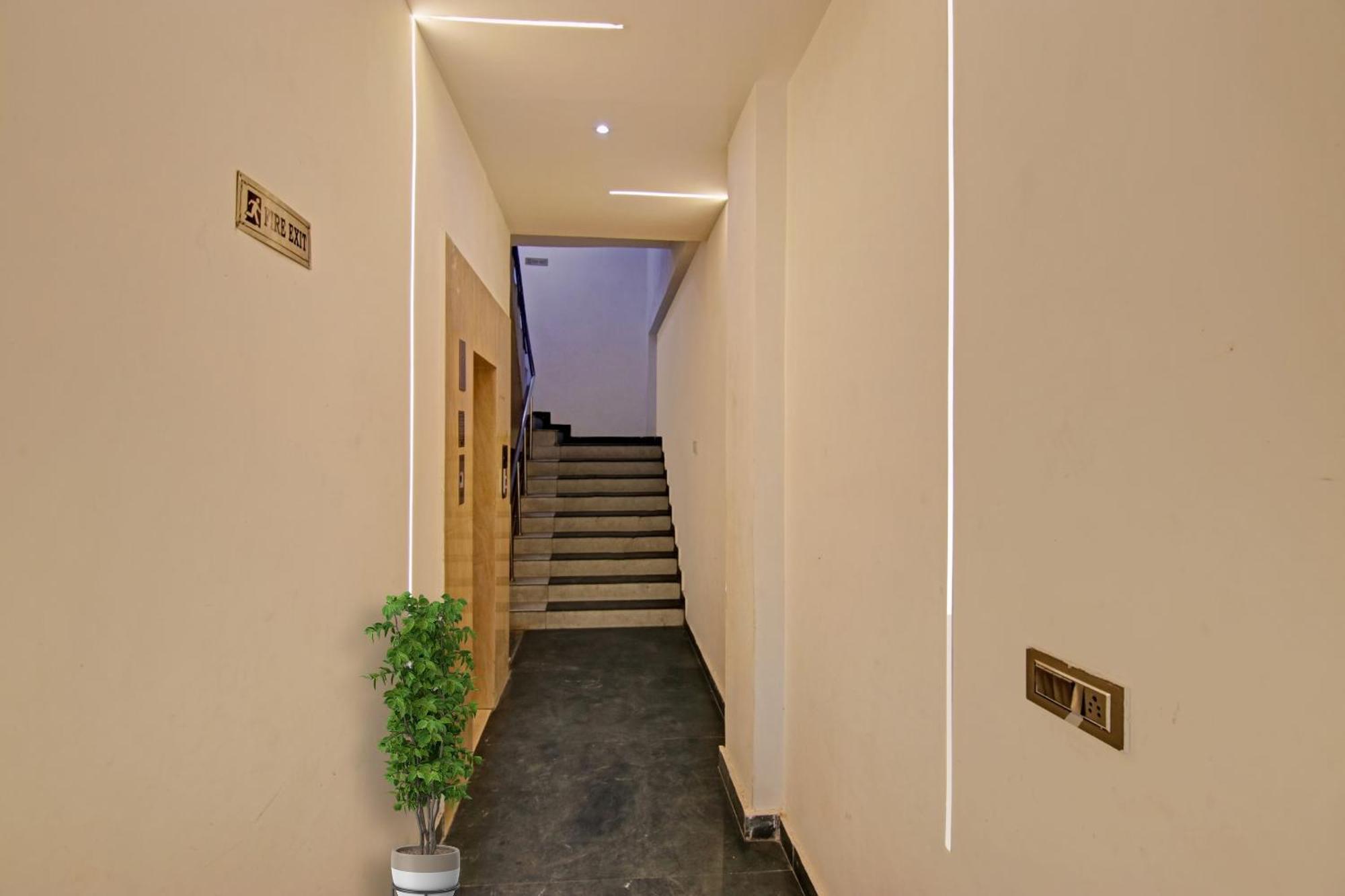 Hotel 19 West Yeni Delhi Dış mekan fotoğraf