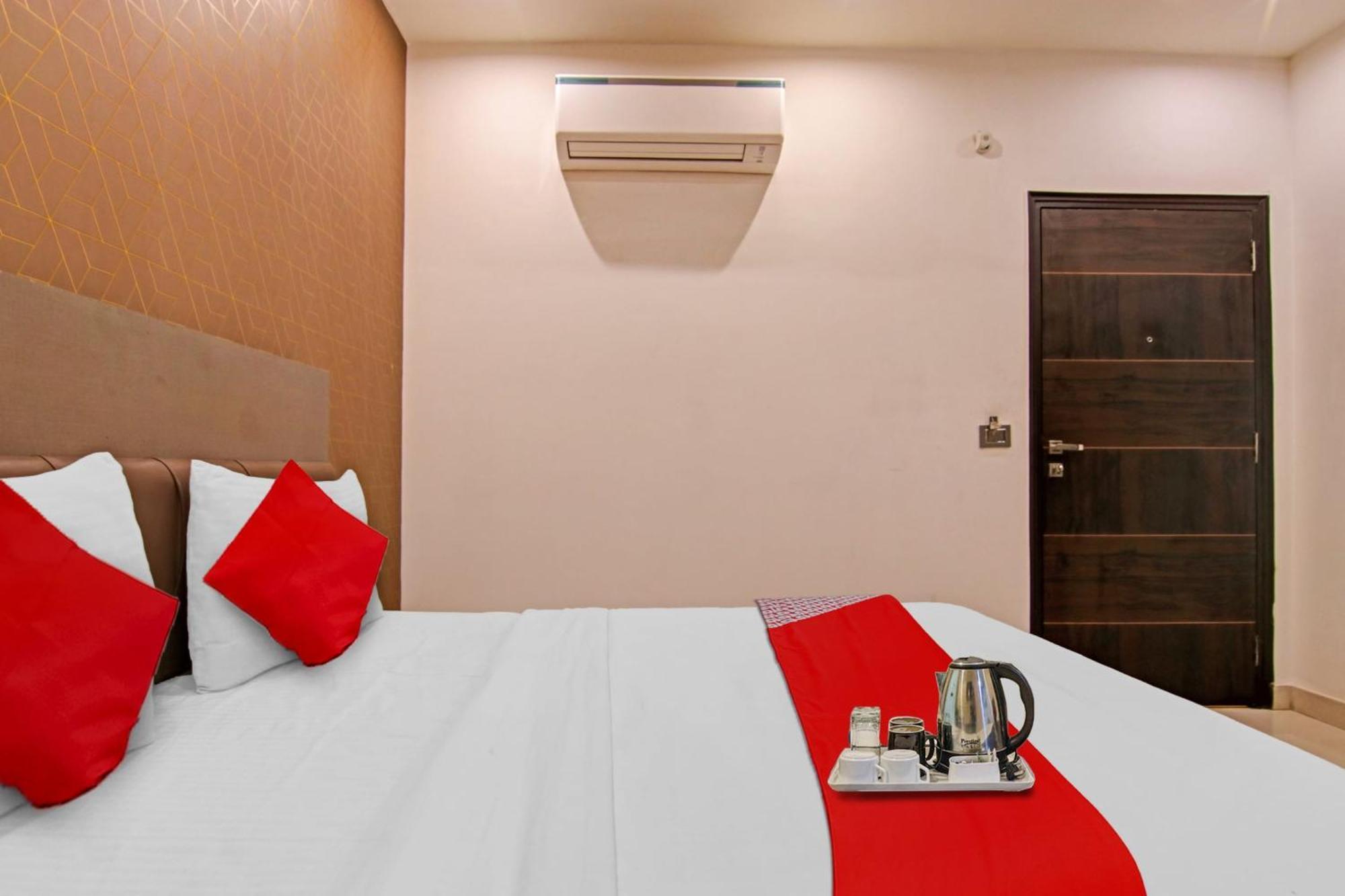 Hotel 19 West Yeni Delhi Dış mekan fotoğraf