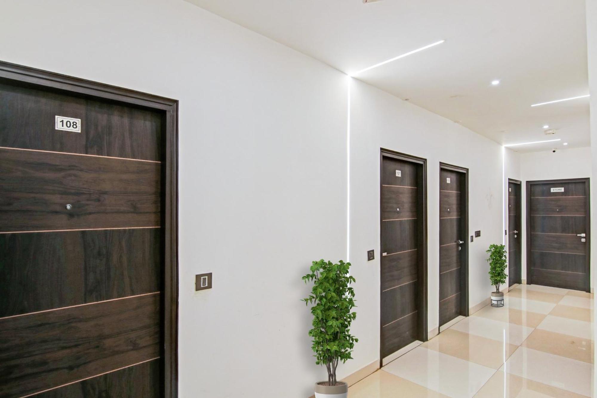 Hotel 19 West Yeni Delhi Dış mekan fotoğraf