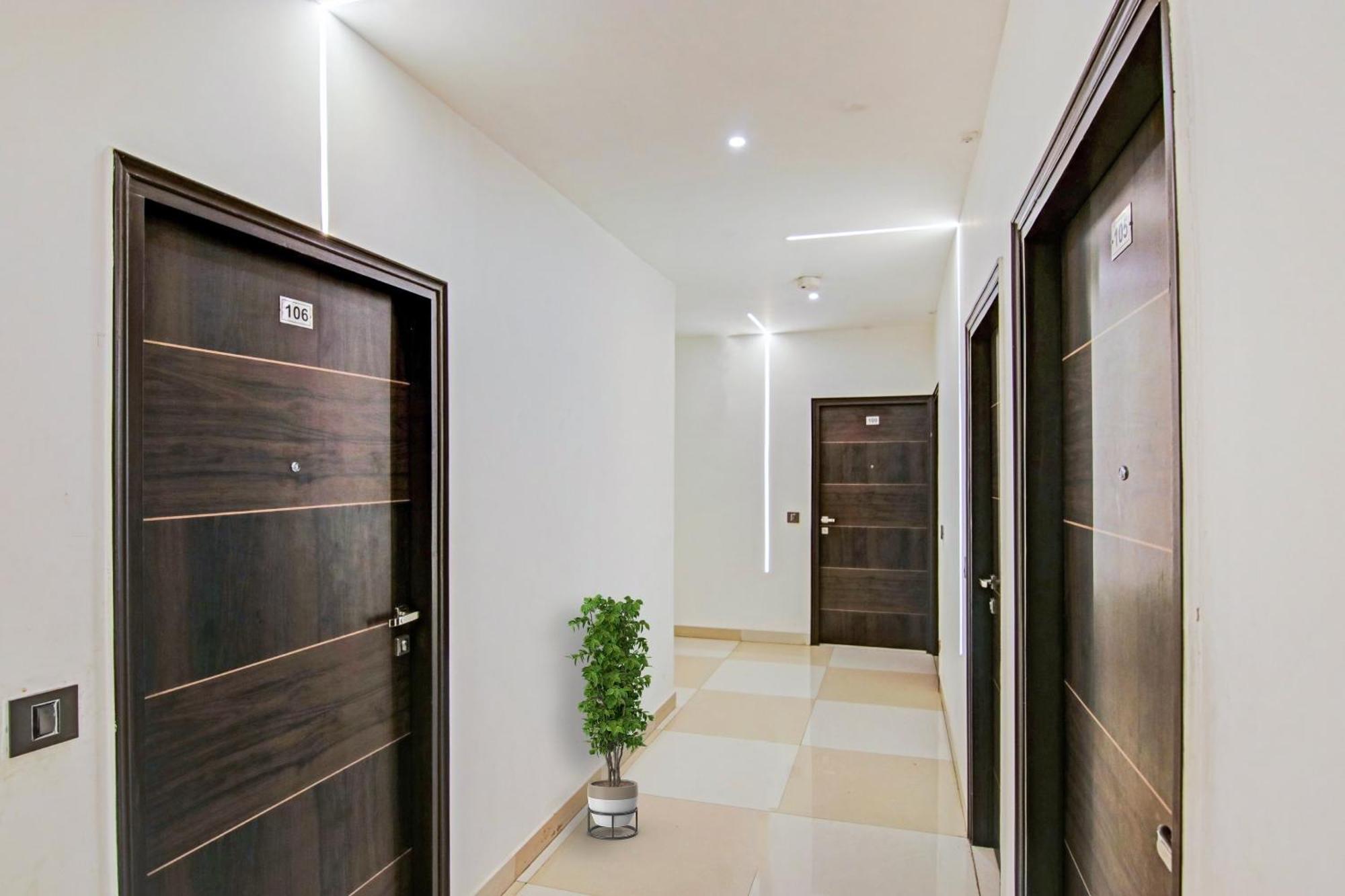 Hotel 19 West Yeni Delhi Dış mekan fotoğraf